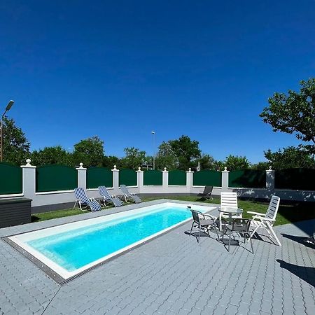 וינה Traum Apartment Mit Pool+Balkon מראה חיצוני תמונה