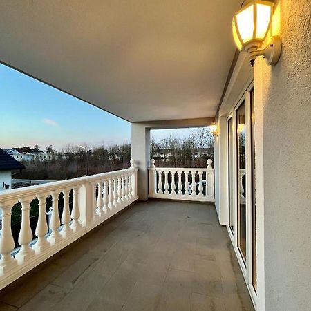 וינה Traum Apartment Mit Pool+Balkon מראה חיצוני תמונה