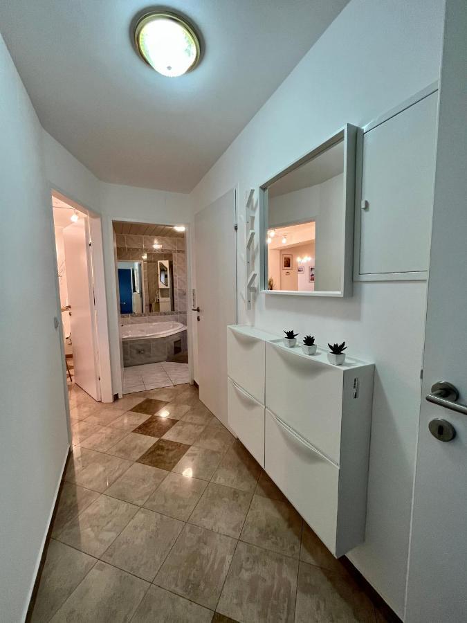 וינה Traum Apartment Mit Pool+Balkon מראה חיצוני תמונה